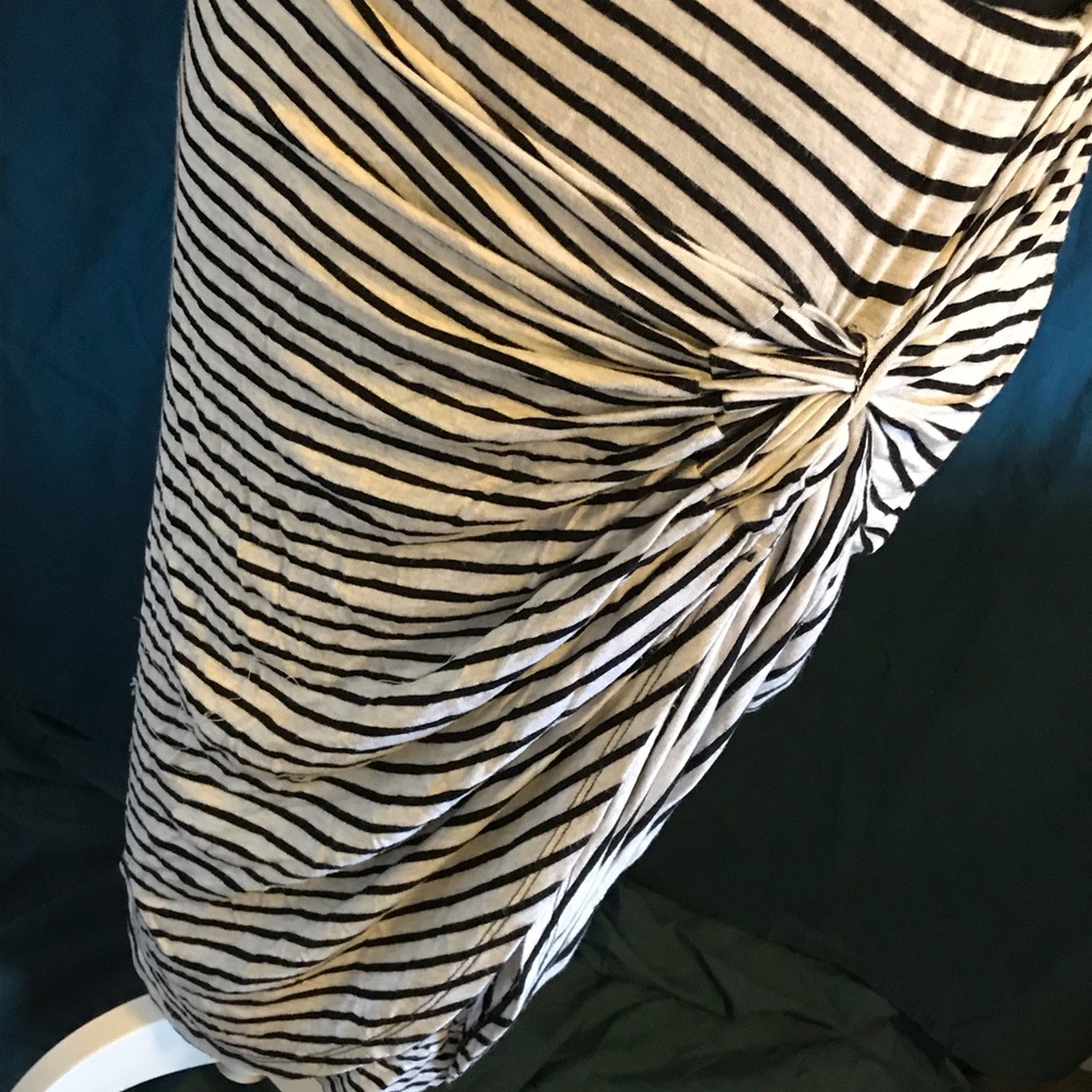 TWIST SIDE SKIRT